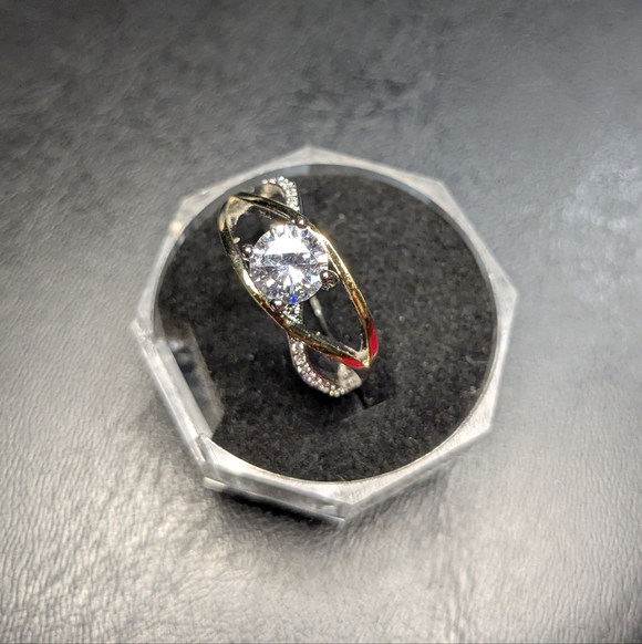 Ladies Unique Two-Tone Split Band CZ Solitaire (9.25) - Picture 13 of 15